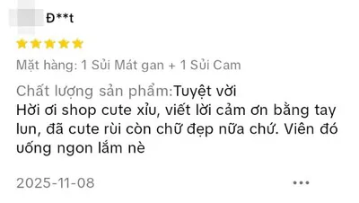 Đánh giá 5 sao trên TikTok Shop của Đ**t, phân loại 1 Sủi Mát gan + 1 Sủi Cam: Hời ơi shop cute xỉu, viết lời cảm ơn bằng tay lun, đã cute rùi còn chữ đẹp nữa chứ.